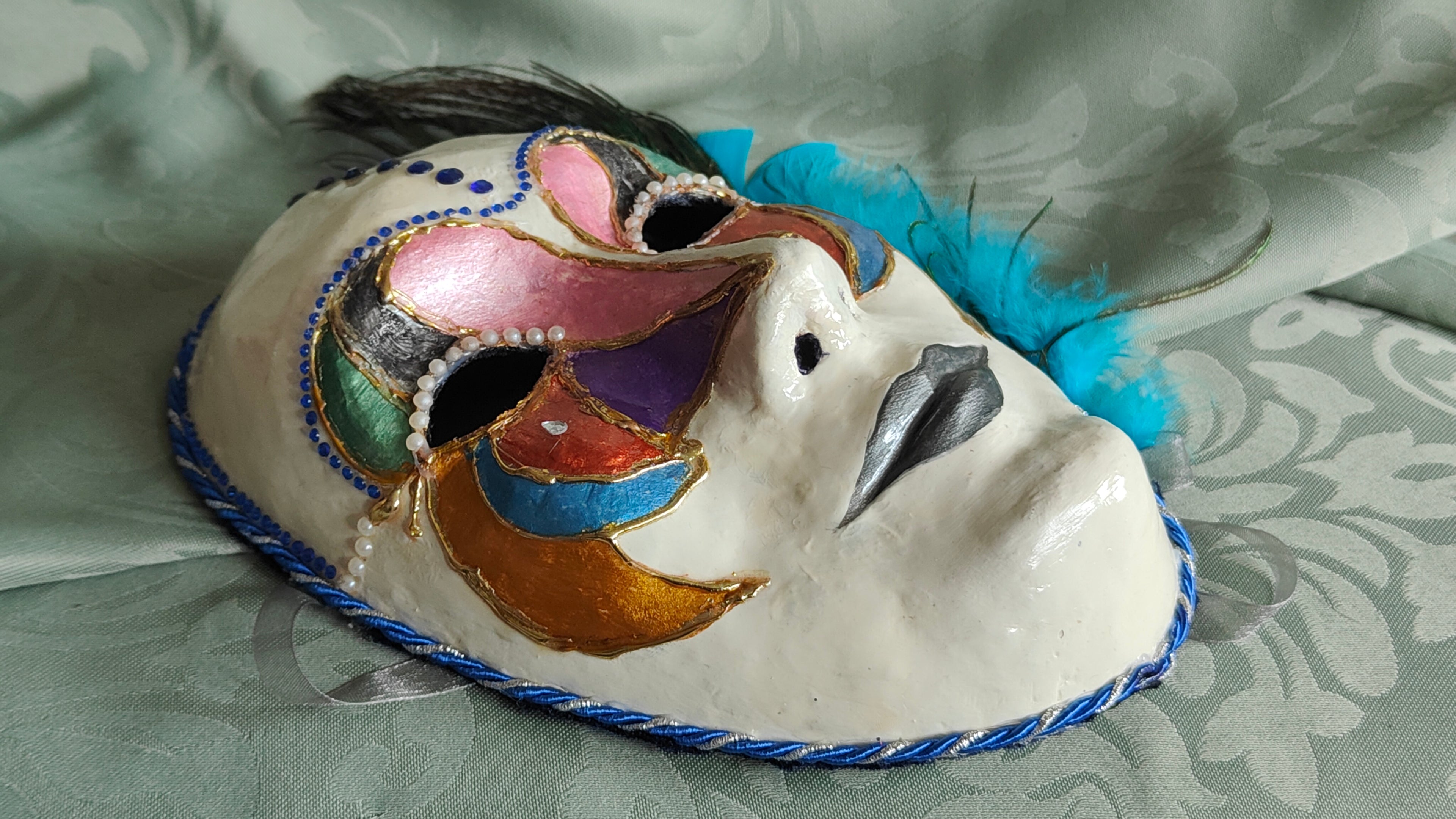 Maske "Die Persona des Pfaus"