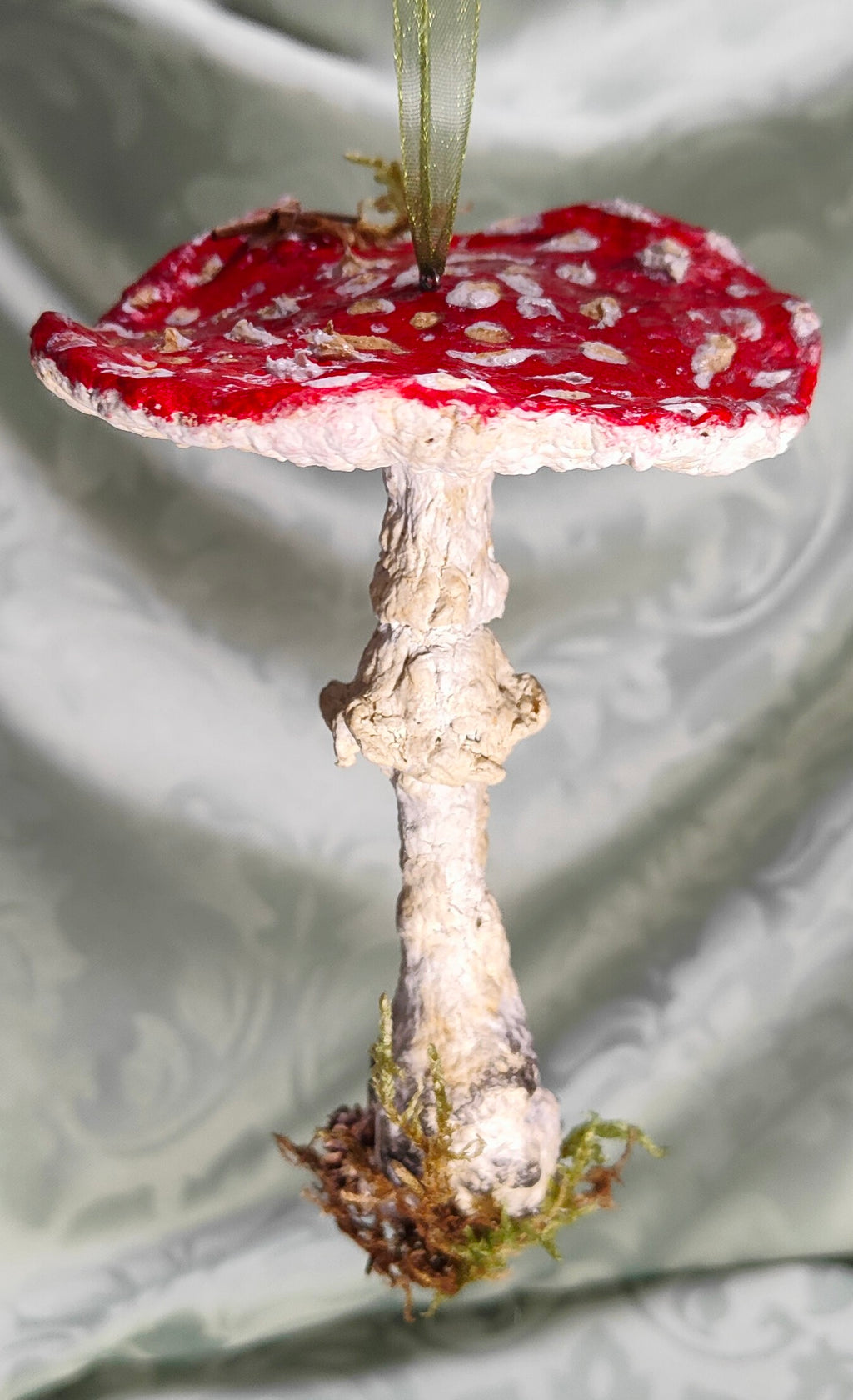 Narrischer Schwammerl/Roter Fliegenpilz aus Pappmaché zum Aufhängen in einer originellen Geschenkverpackung