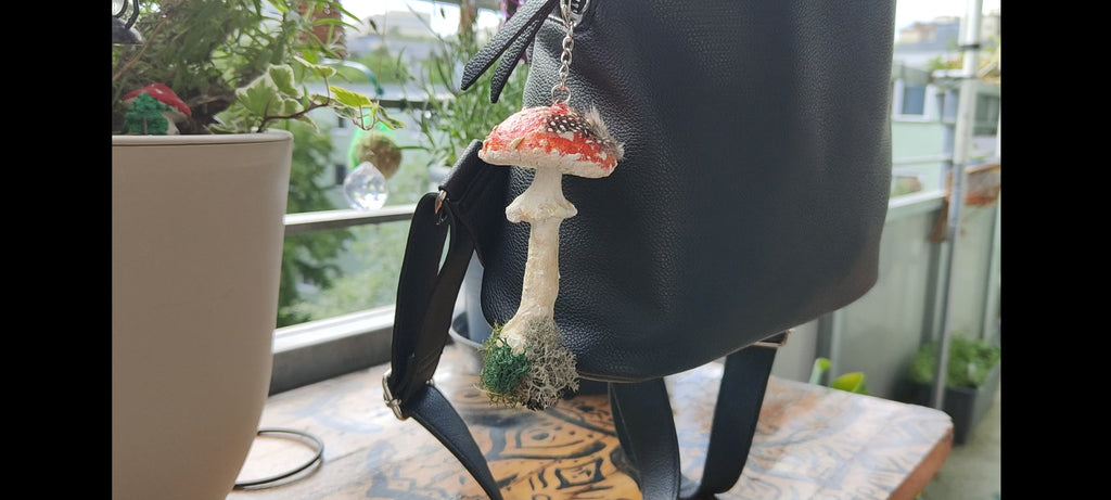 Narrischer Schwammerl als Bag Charm (Taschenanhänger) in einer originellen Geschenkverpackung