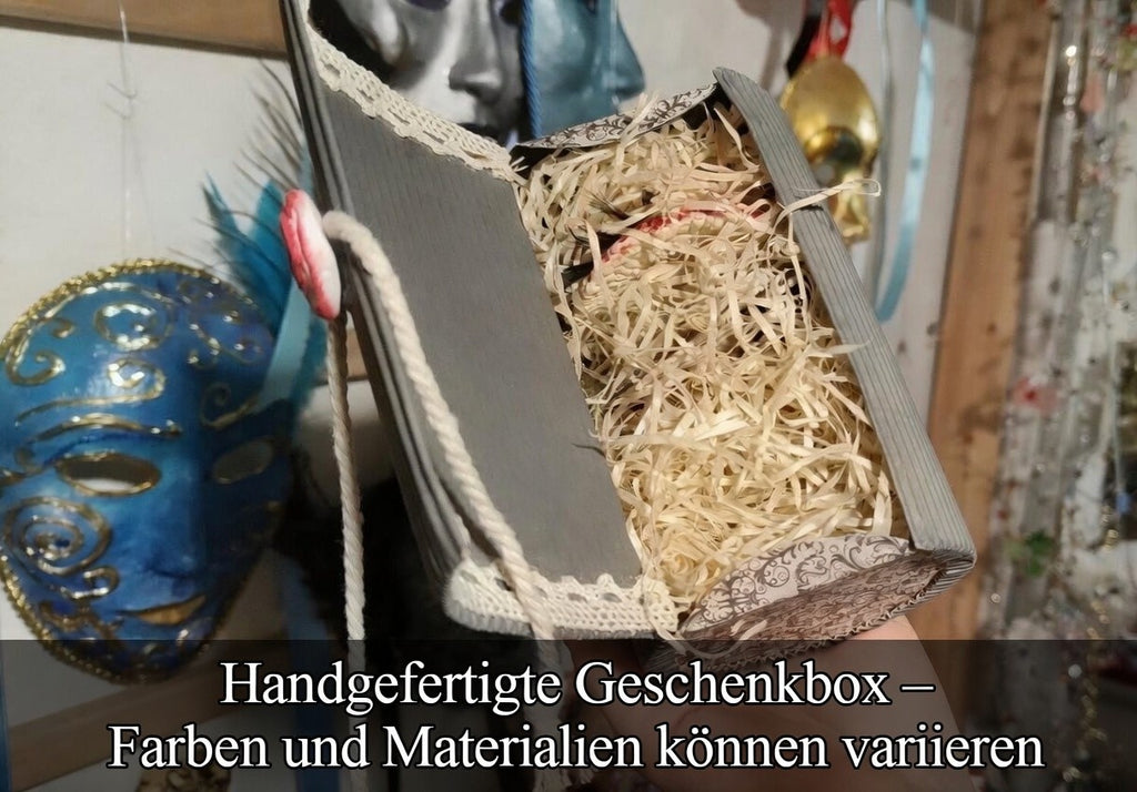 Narrischer Schwammerl/Roter Fliegenpilz aus Pappmaché zum Anhaften mit Magnet in einer originellen Geschenkverpackung