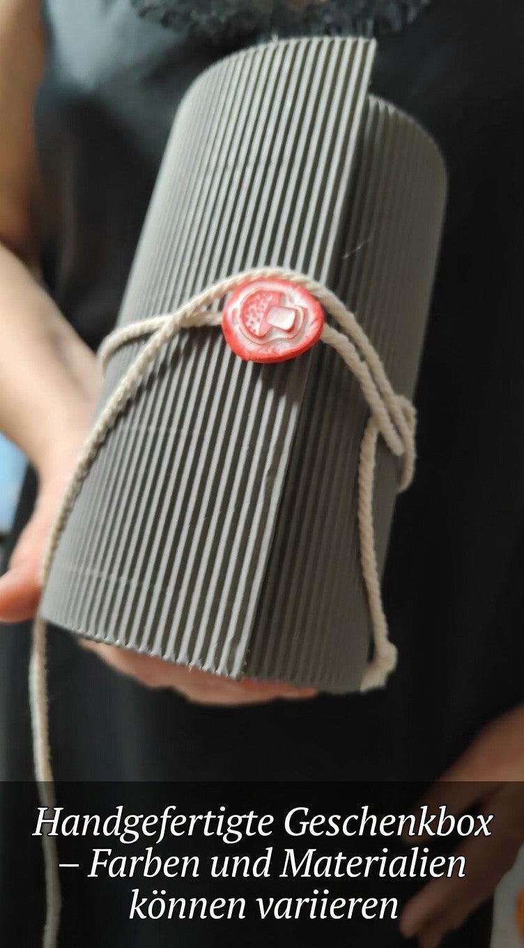 Narrischer Schwammerl/Roter Fliegenpilz aus Pappmaché zum Anhaften mit Magnet in einer originellen Geschenkverpackung