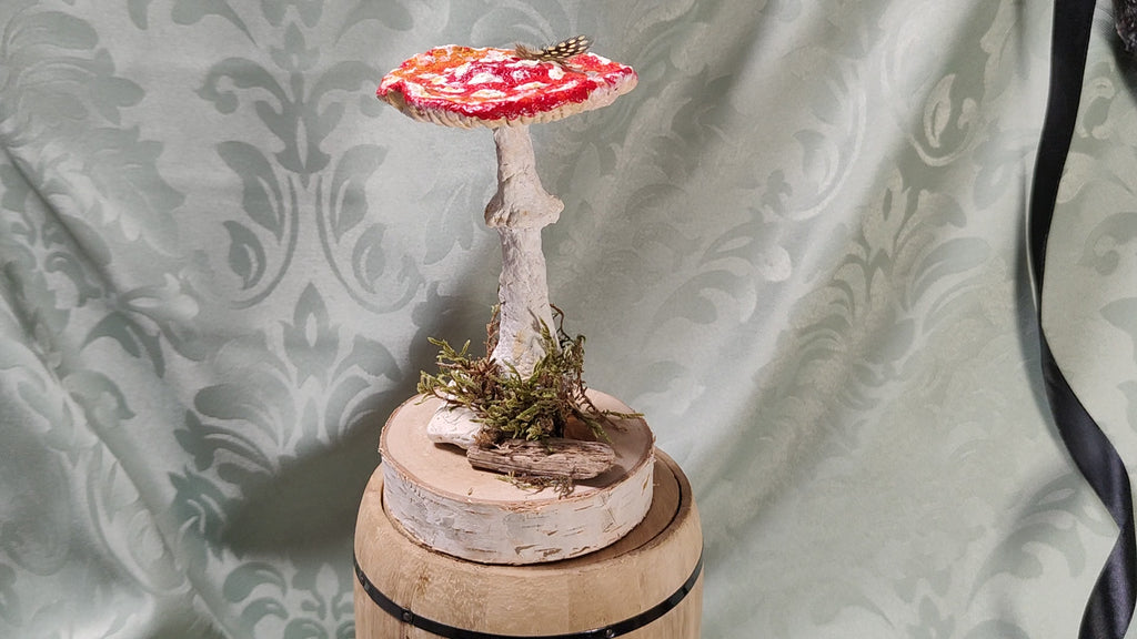 Narrischer Schwammerl/Roter Fliegenpilz aus Pappmaché zum Aufstellen in einer originellen Geschenkverpackung