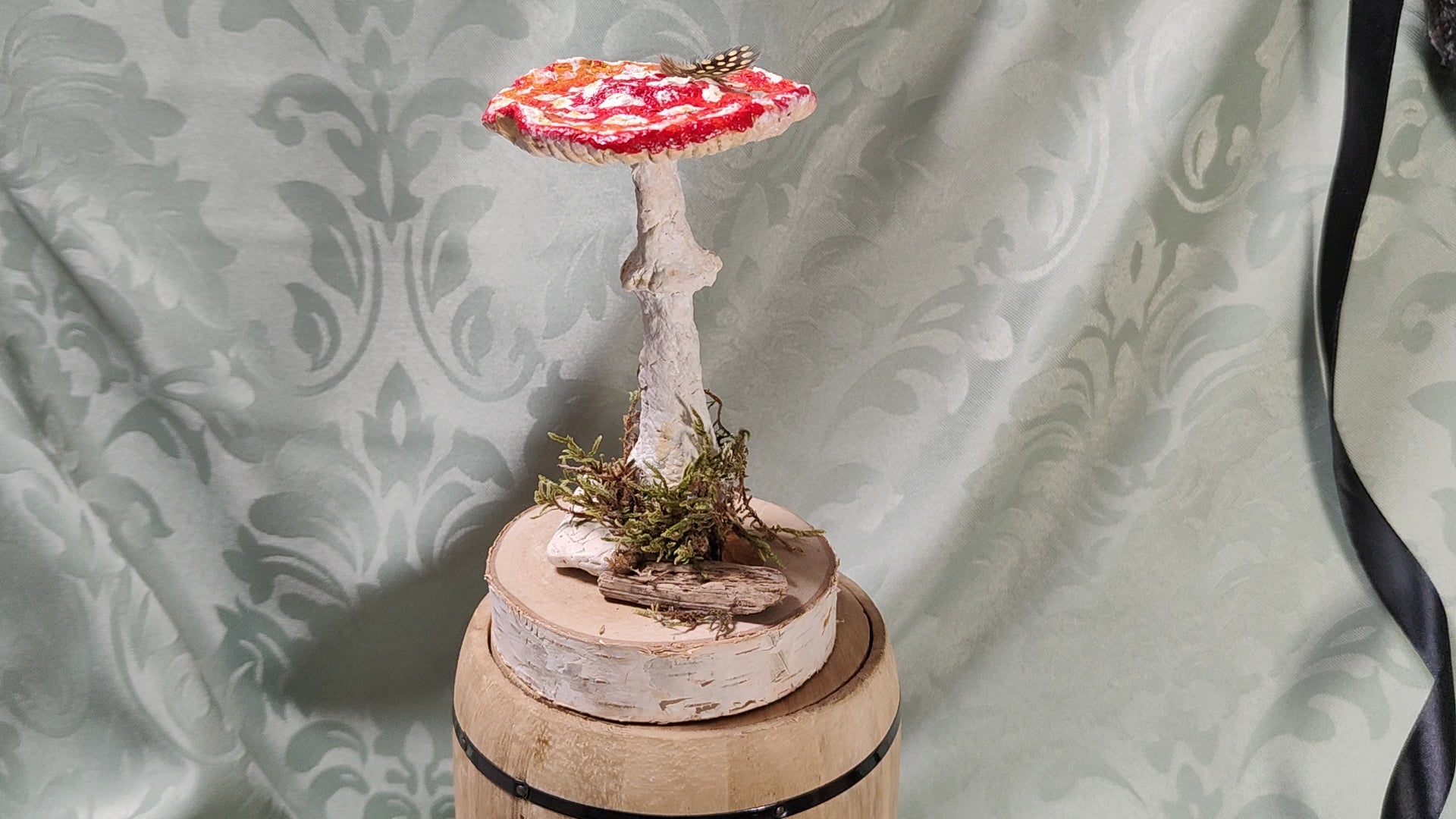 Narrischer Schwammerl/Roter Fliegenpilz aus Pappmaché zum Aufstellen in einer originellen Geschenkverpackung
