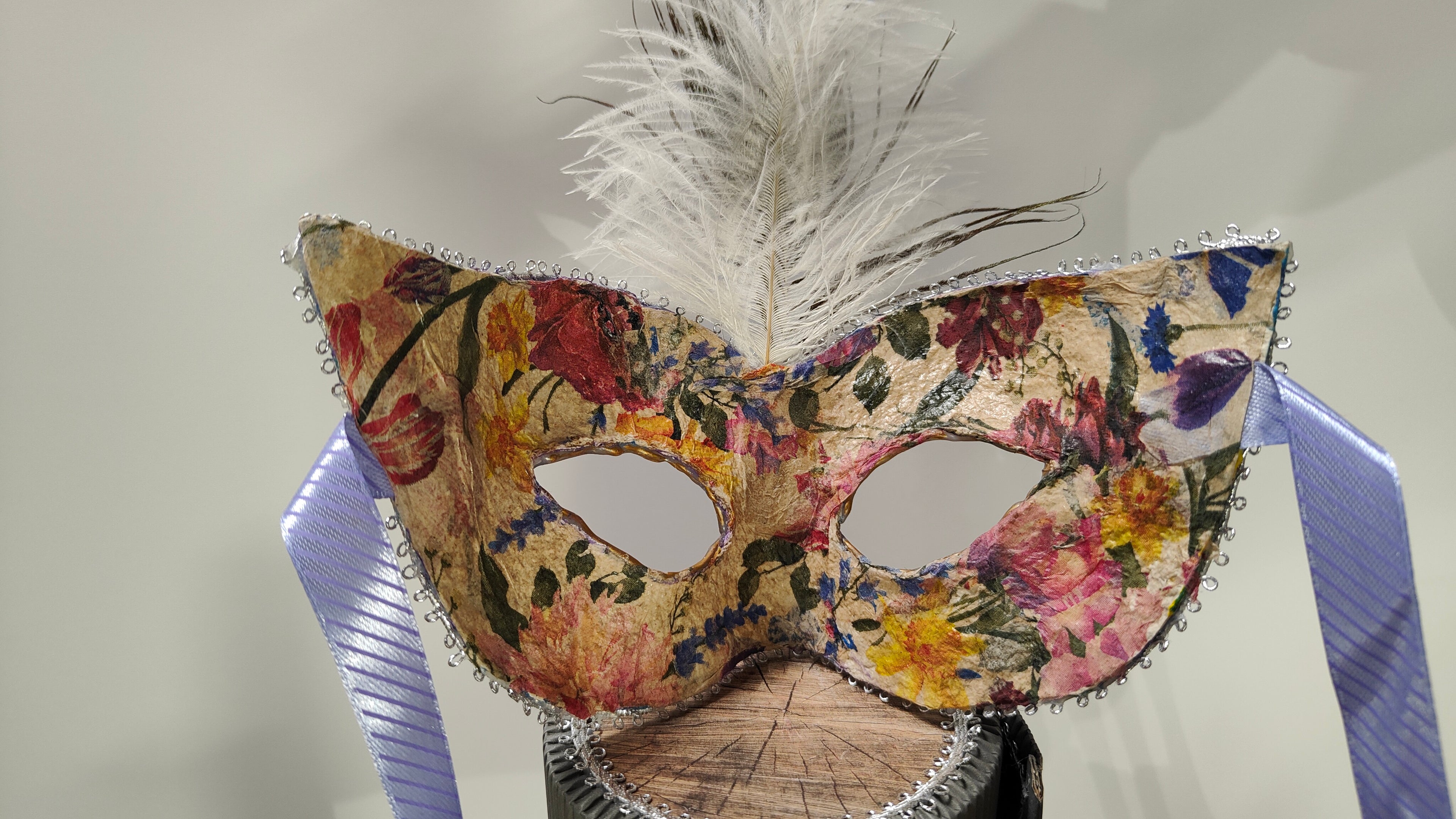 Halbmaske "Celestia" – Ein Hauch von Unendlichkeit